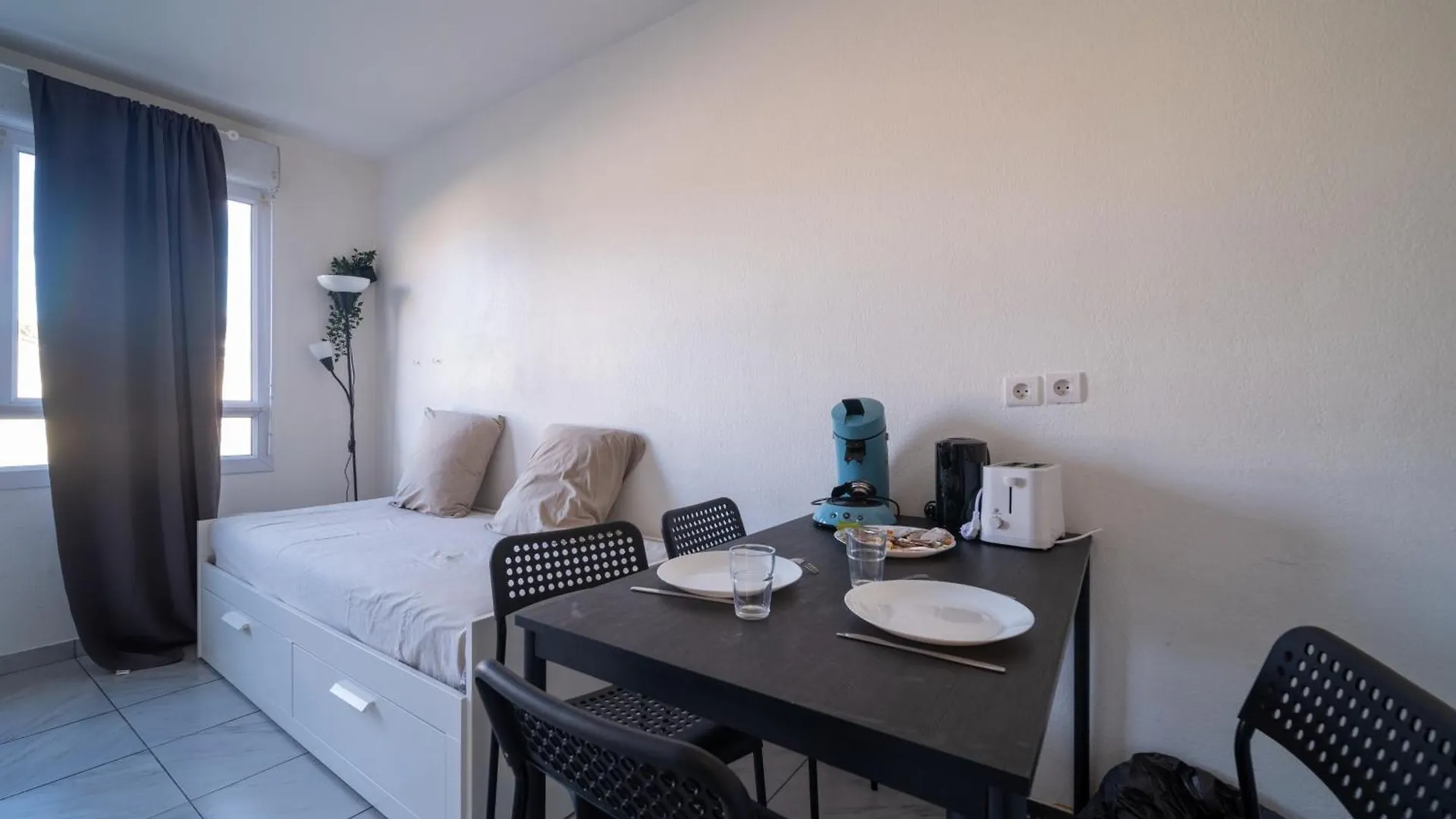 Appartement Tout Equipe A 6Min De La Gare St Charles Marseille 0*,  France